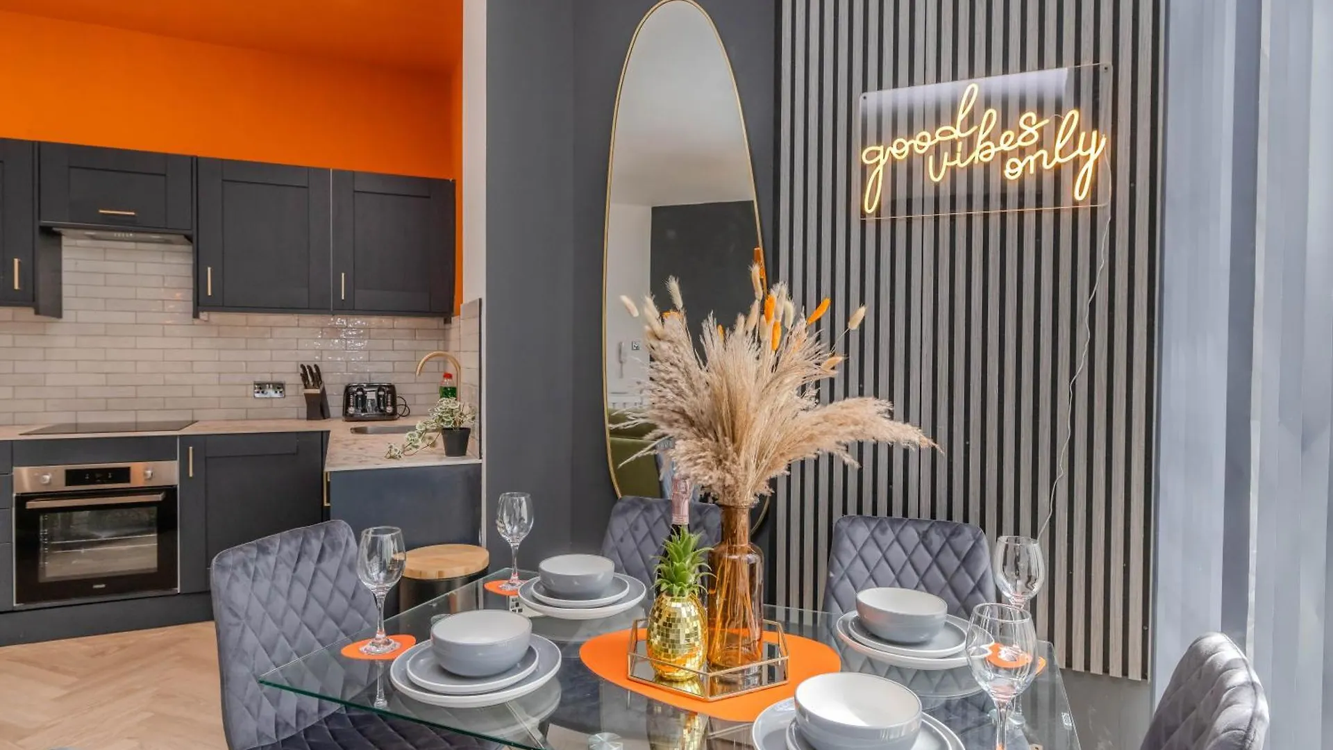 Perfect Holiday Apartment I 3 Bedroom I Next To Beach I Sleep 10 Brighton